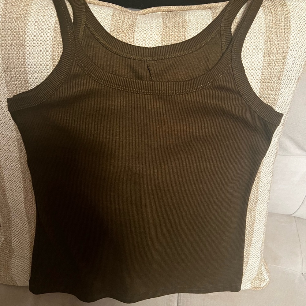2 Tank Tops+Yellow Graphic Socks (striped crop top and brown tank top)